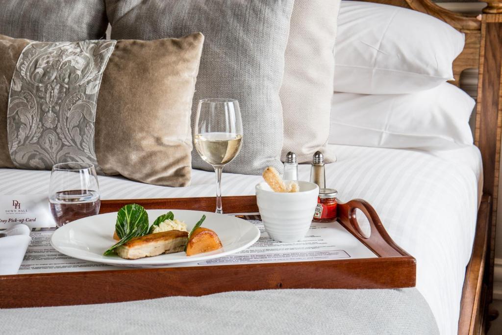 Down Hall Hotel Hatfield Heath Екстериор снимка