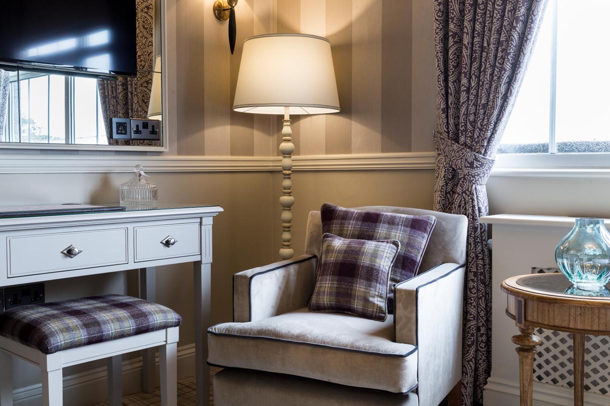 Down Hall Hotel Hatfield Heath Екстериор снимка