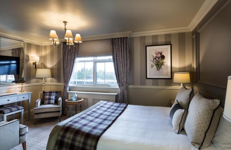 Down Hall Hotel Hatfield Heath Стая снимка